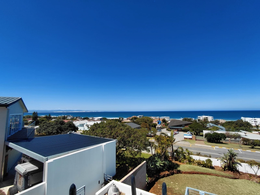5 Bedroom Property for Sale in Jeffreys Bay Central Eastern Cape